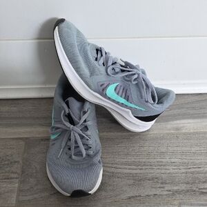 Nike Women's Sneakers in Gray and Aqua